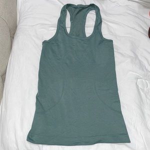 Lululemon tank top